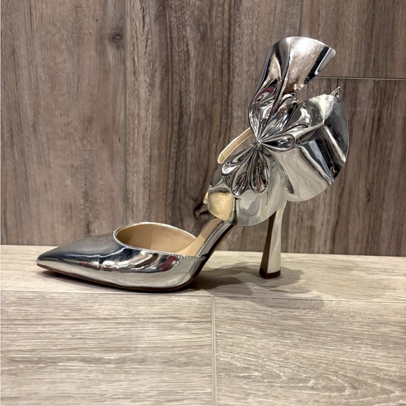 Silver heels - Picture 2 of 2